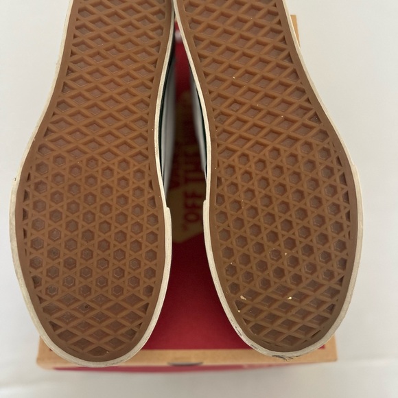 Old Skool stack Vans women’s size 8. In white canvas and green. - Picture 5 of 8